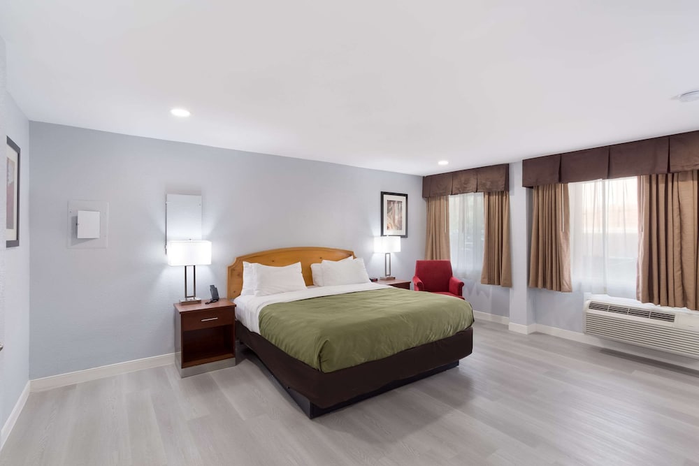 Quality Inn Redding Near I-5 22/51