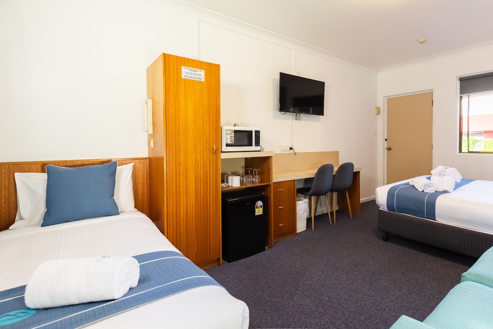 Midlands Motel 8/46