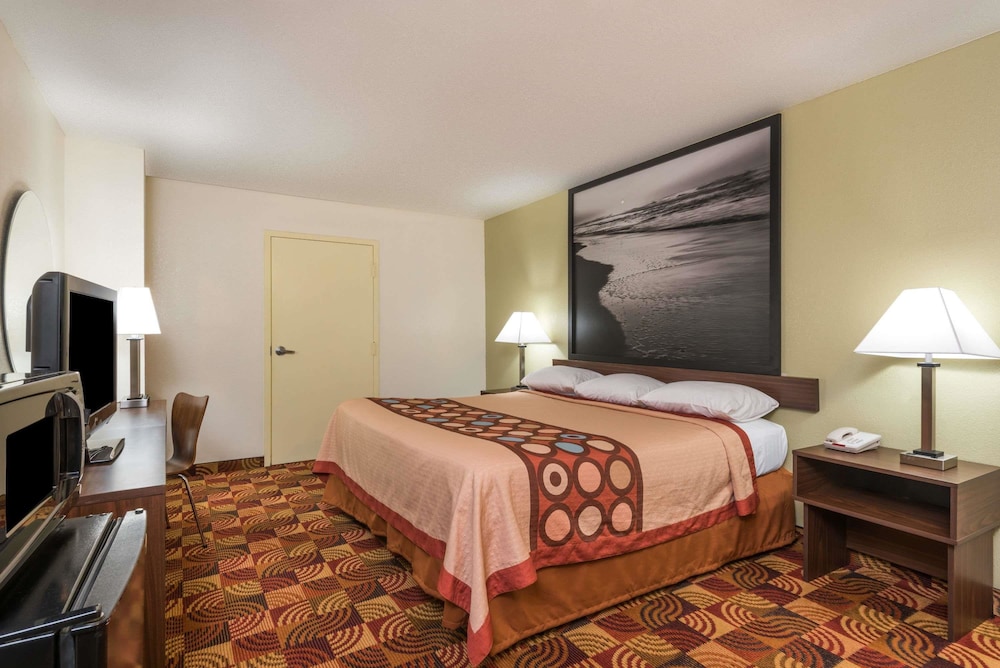 Super 8 by Wyndham Fayetteville 19/39