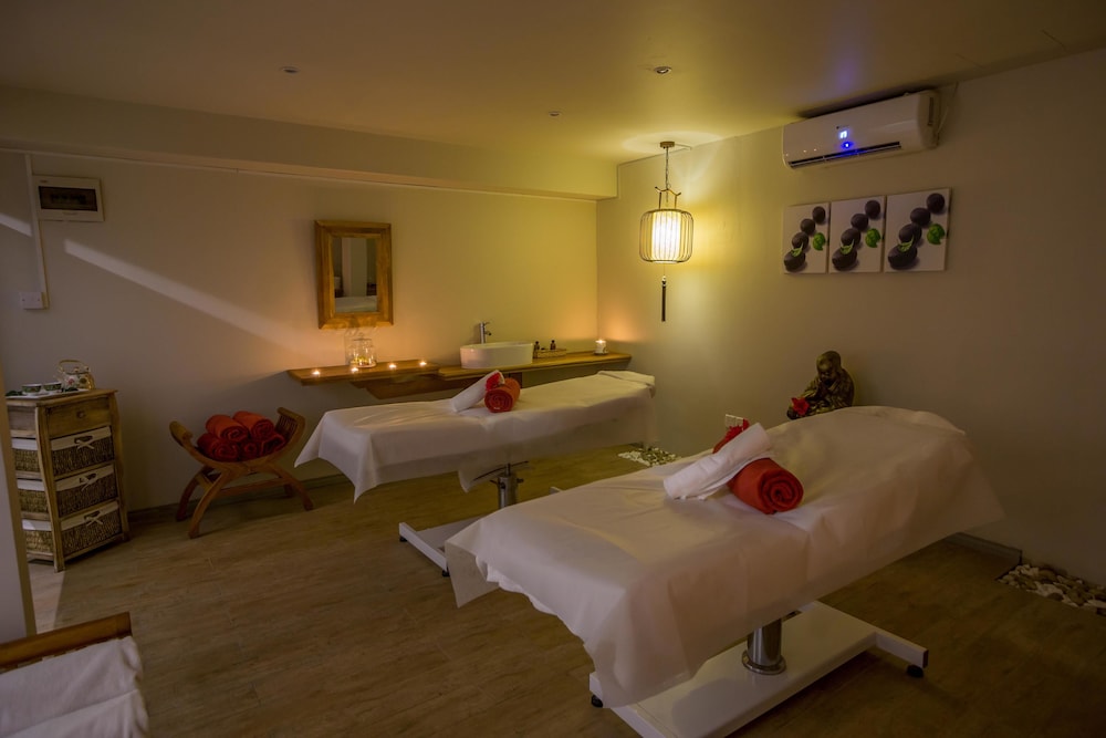 Le Peninsula Bay Beach Resort & Spa 24/50