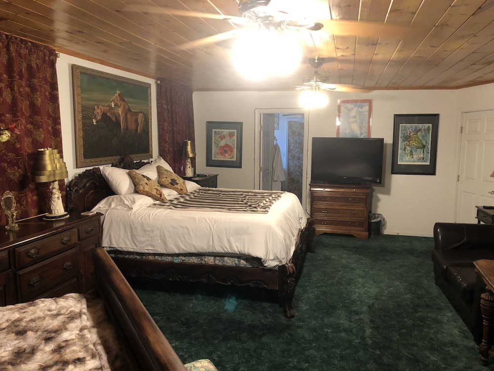 Echo Canyon Manor 8/76