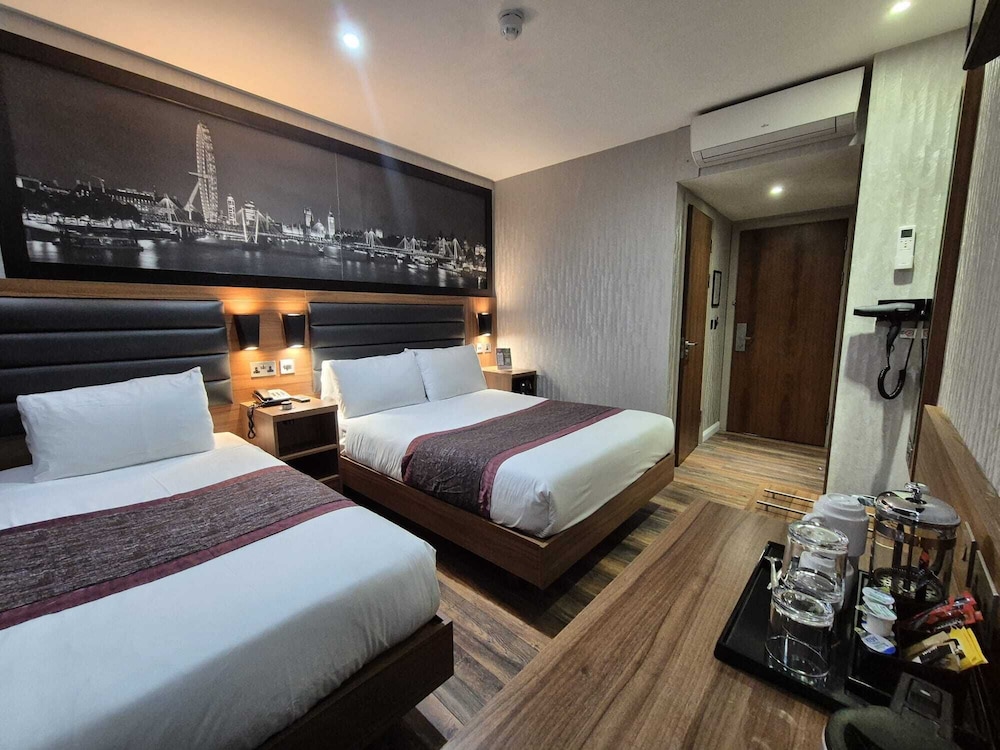 London Court Hotel 28/61
