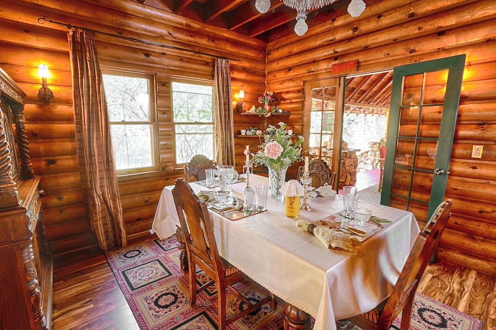 Gold Mountain Manor 33/48