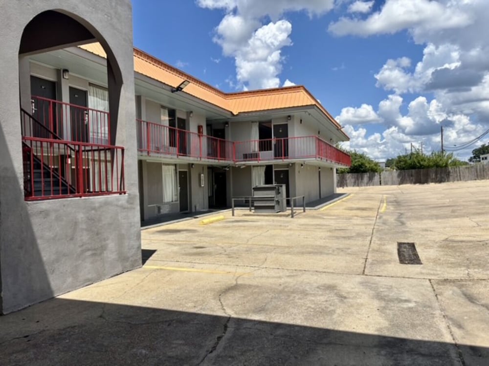 Western Inn Hattiesburg 23/36