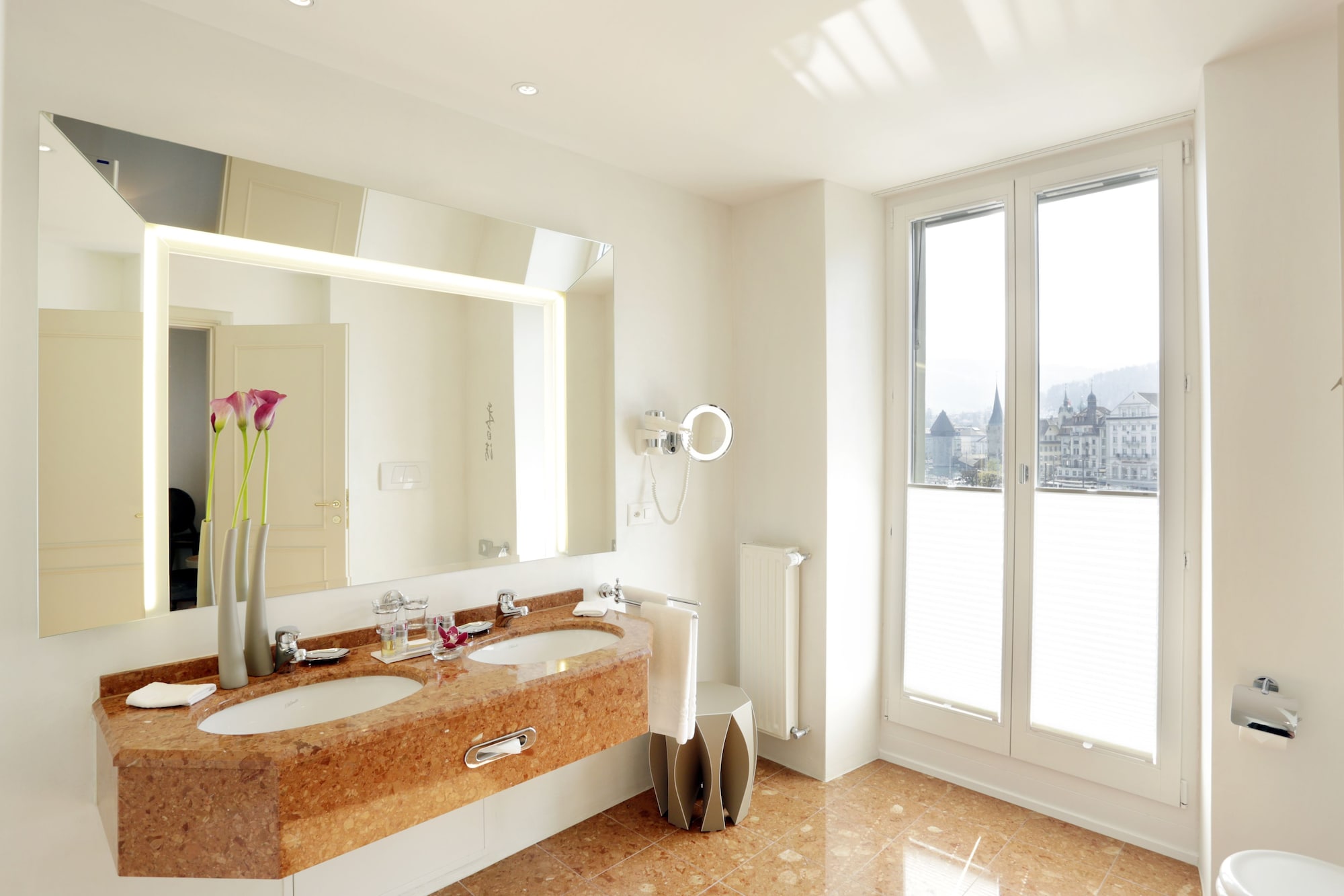 LIFESTYLE, SUITE