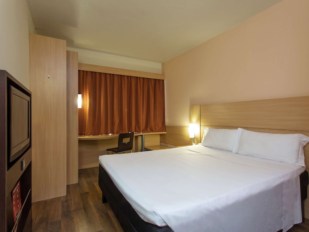 Ibis Salvador Rio Vermelho 18/73