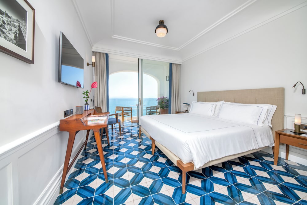 DELUXE, SEA VIEW