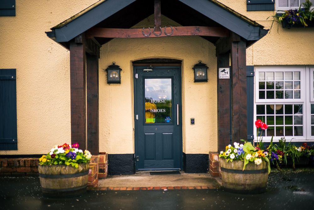 The Three Horseshoes 1/15