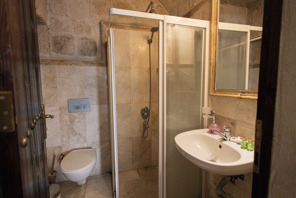 Travellers Cave Pension 49/50