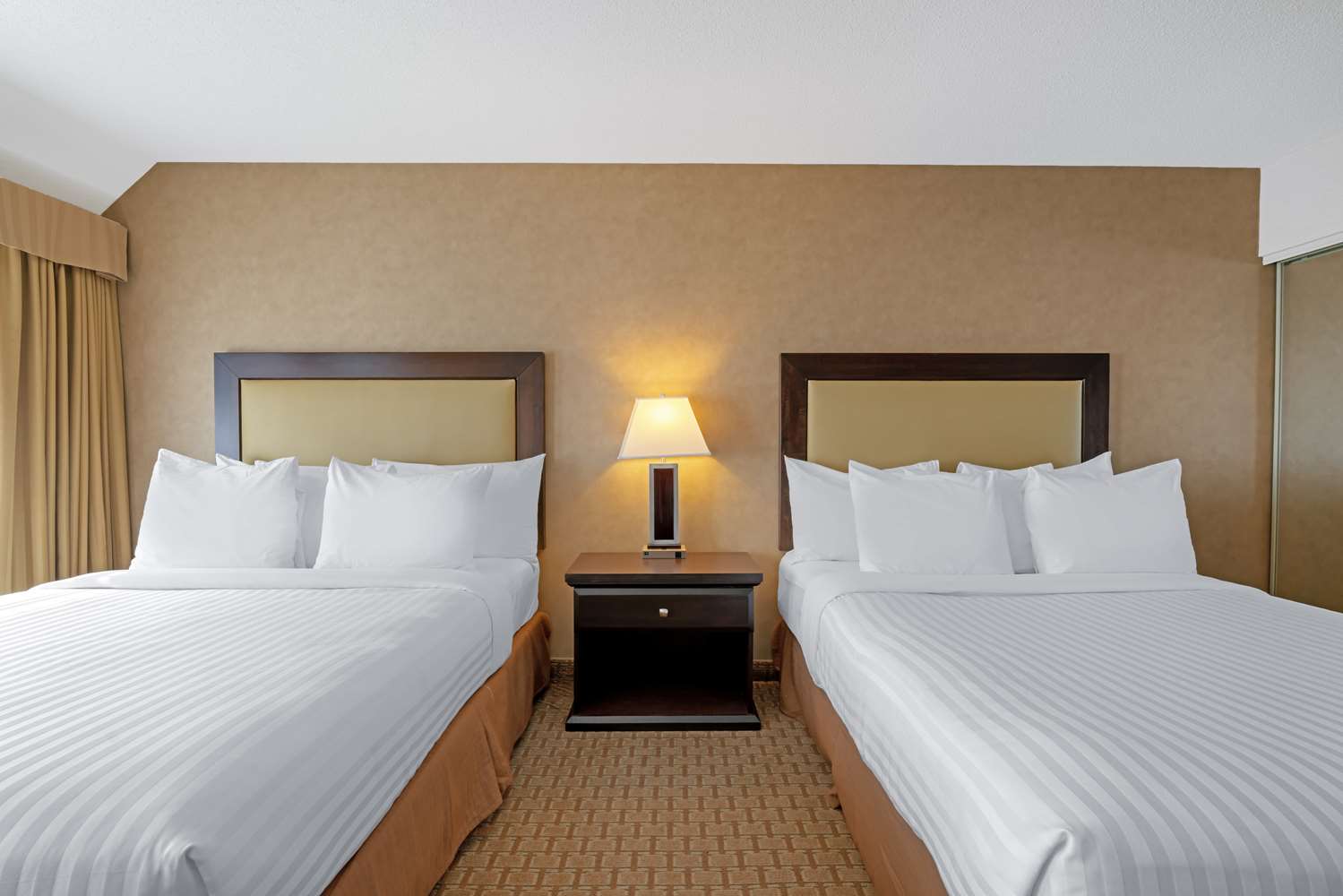 1 Bedroom, Suite, 2 Queen Beds, Sofa