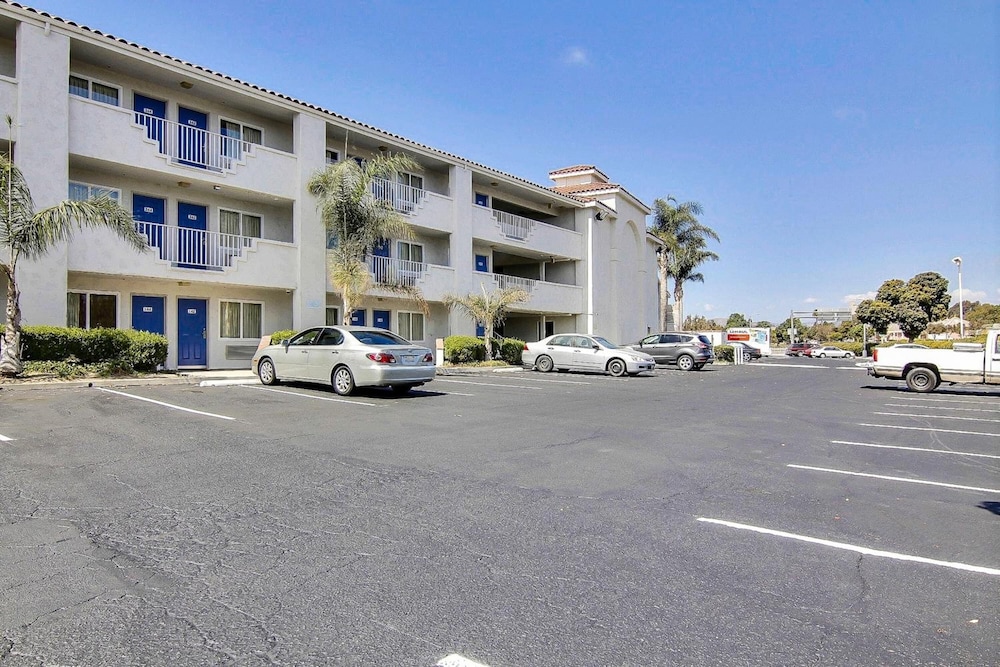 Motel6 Ventura, CA - South 44/61