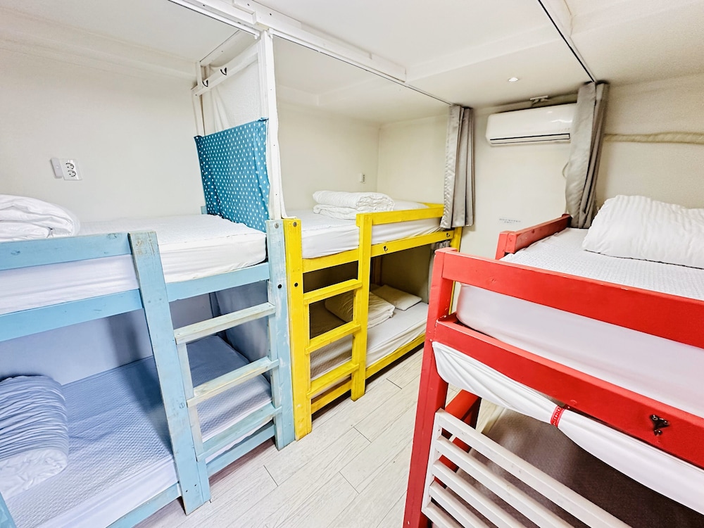 FEMALE DORM, FEMALE ONLY