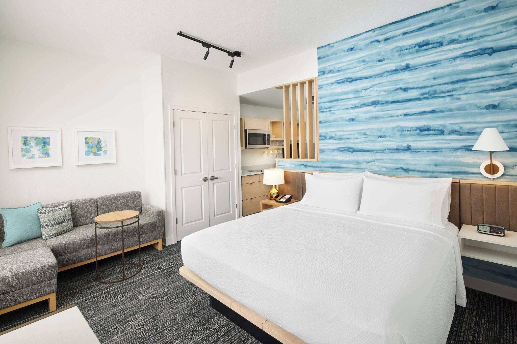 Studio, King Bed