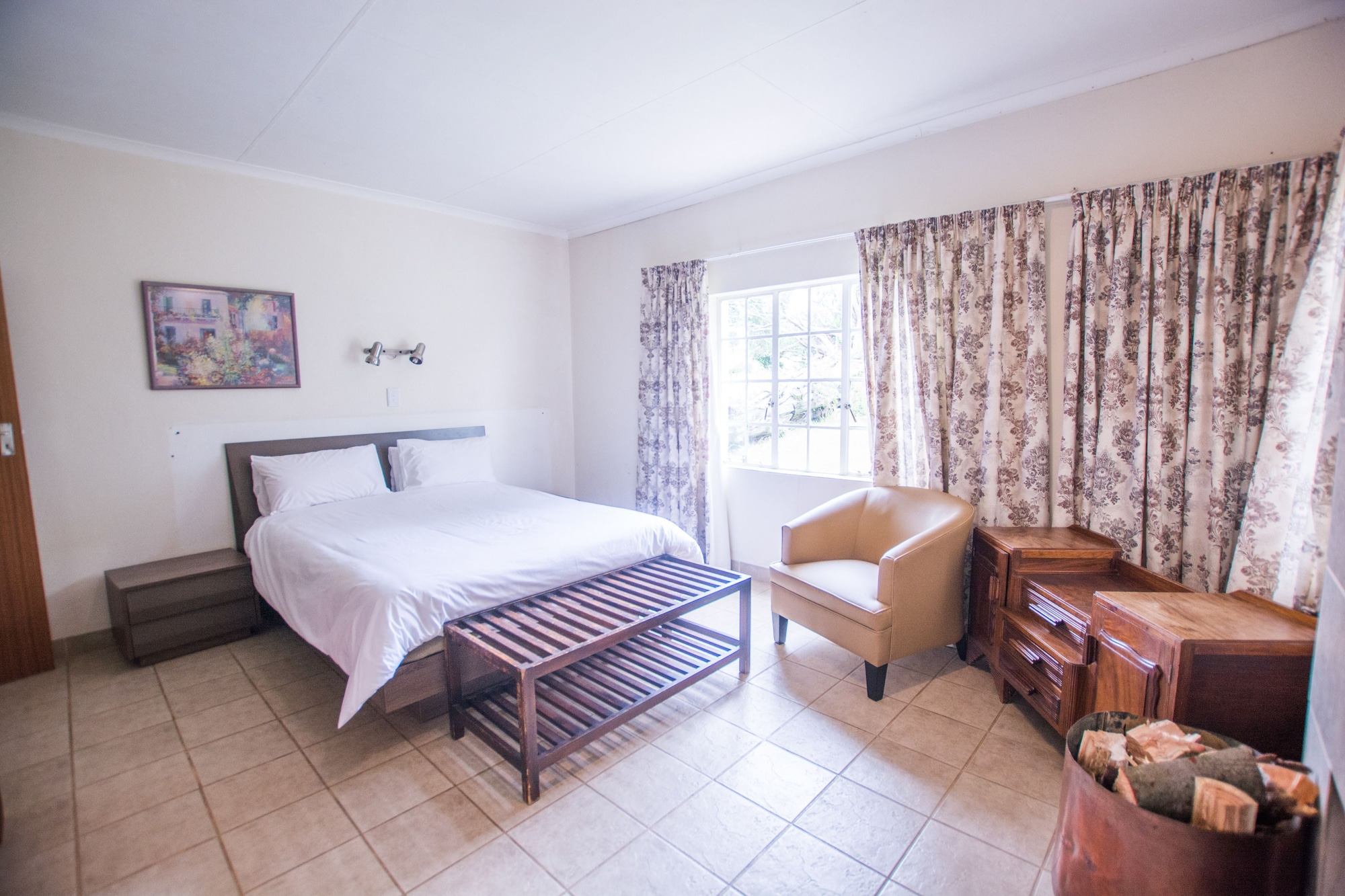 4 Bedrooms, House, 1 Queen and 4 Single Beds