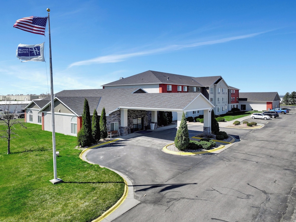 Holiday Inn Express Hotel Suites Beatrice 74/76
