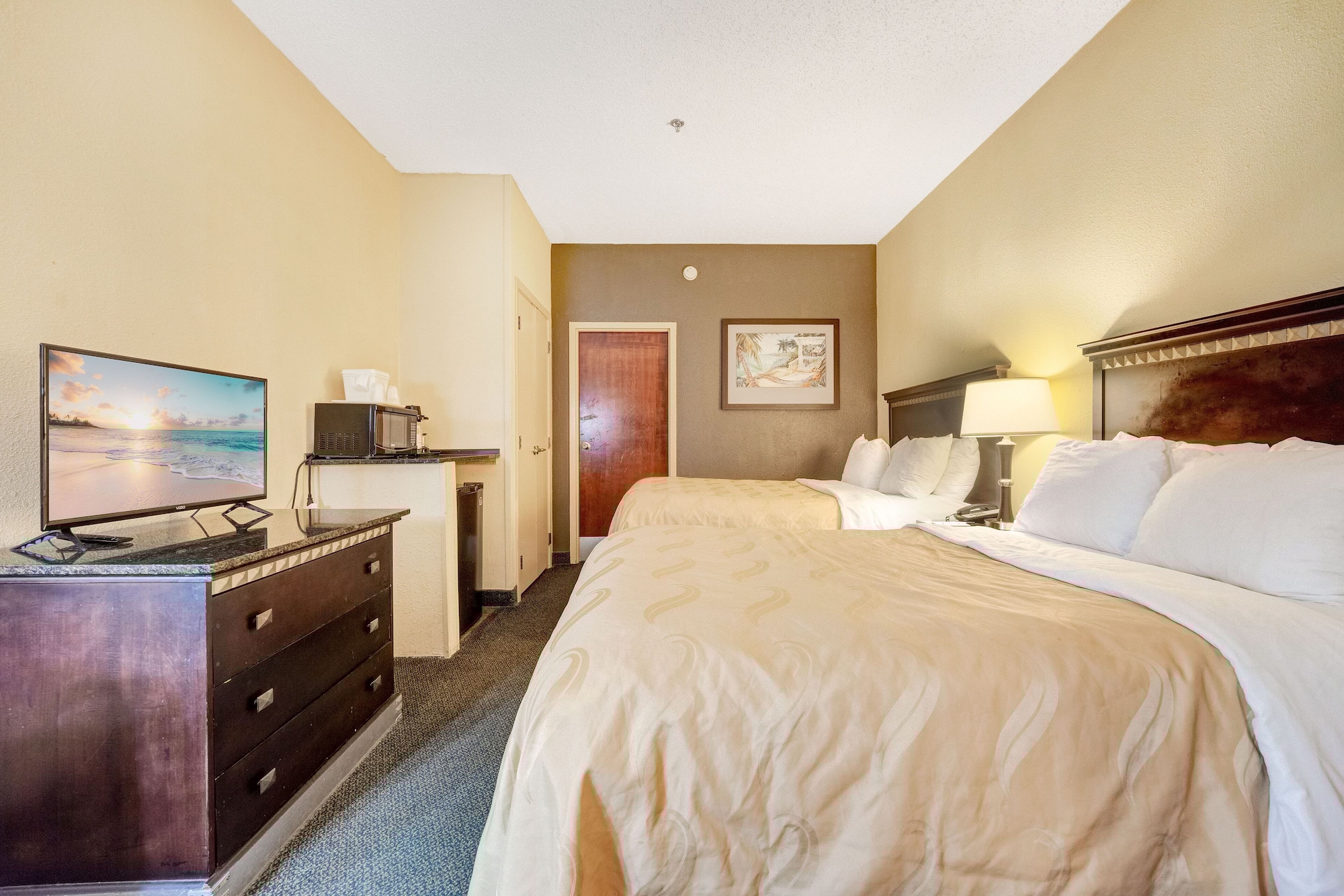 STUDIO, SUITE, 2 DOUBLE BEDS