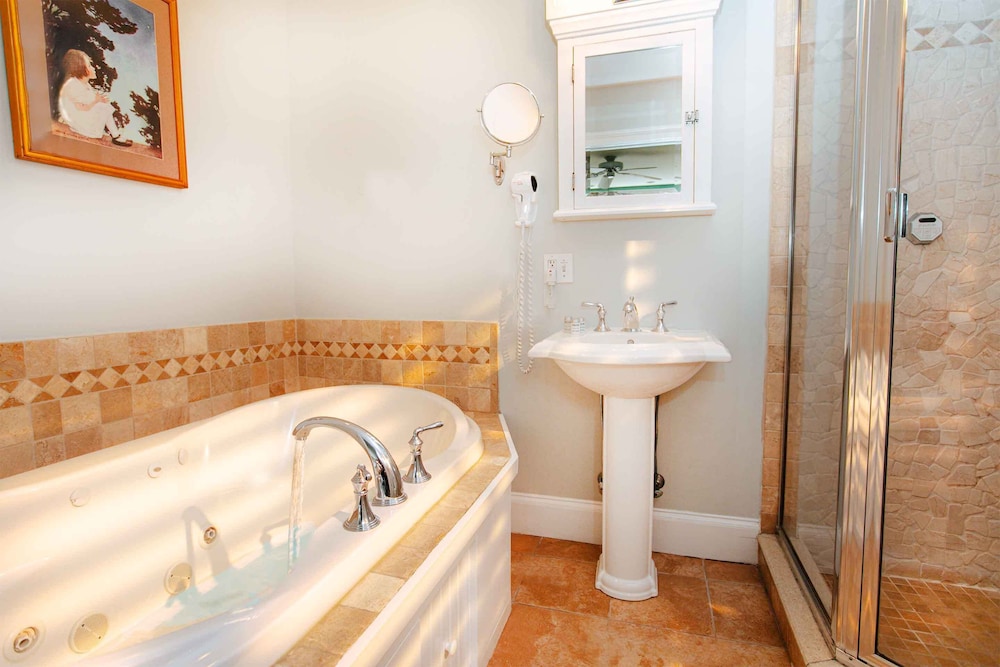 Room, King Bed, Resort View, Private Bathroom