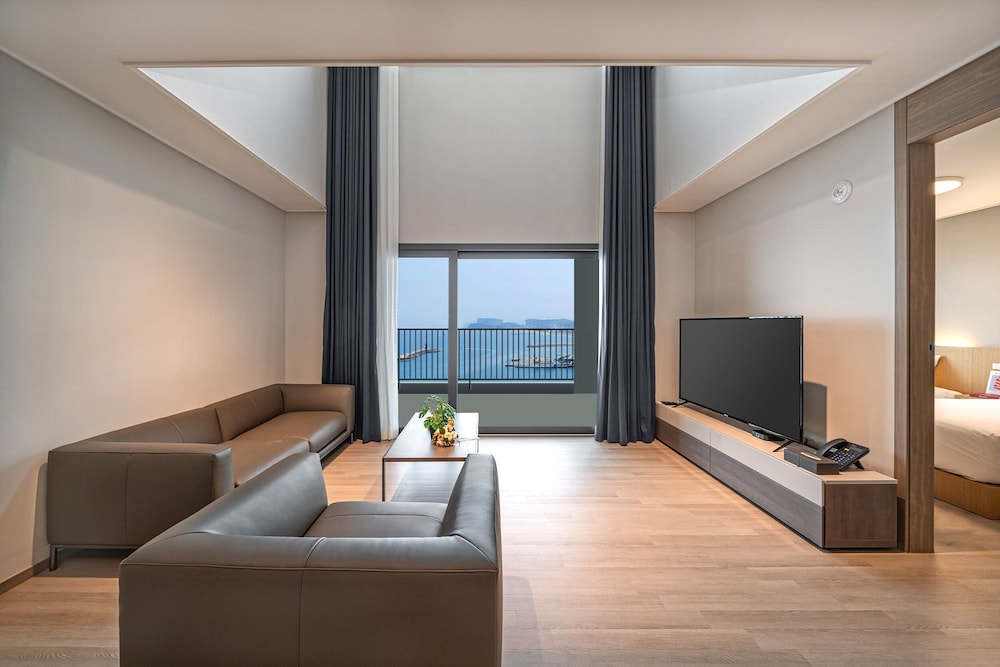 Sokcho I Park Suite Hotel and Resort 28/46