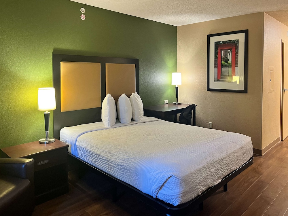 Standard, Queen Bed, Studio6 Memphis, TN – East Memphis 3/7