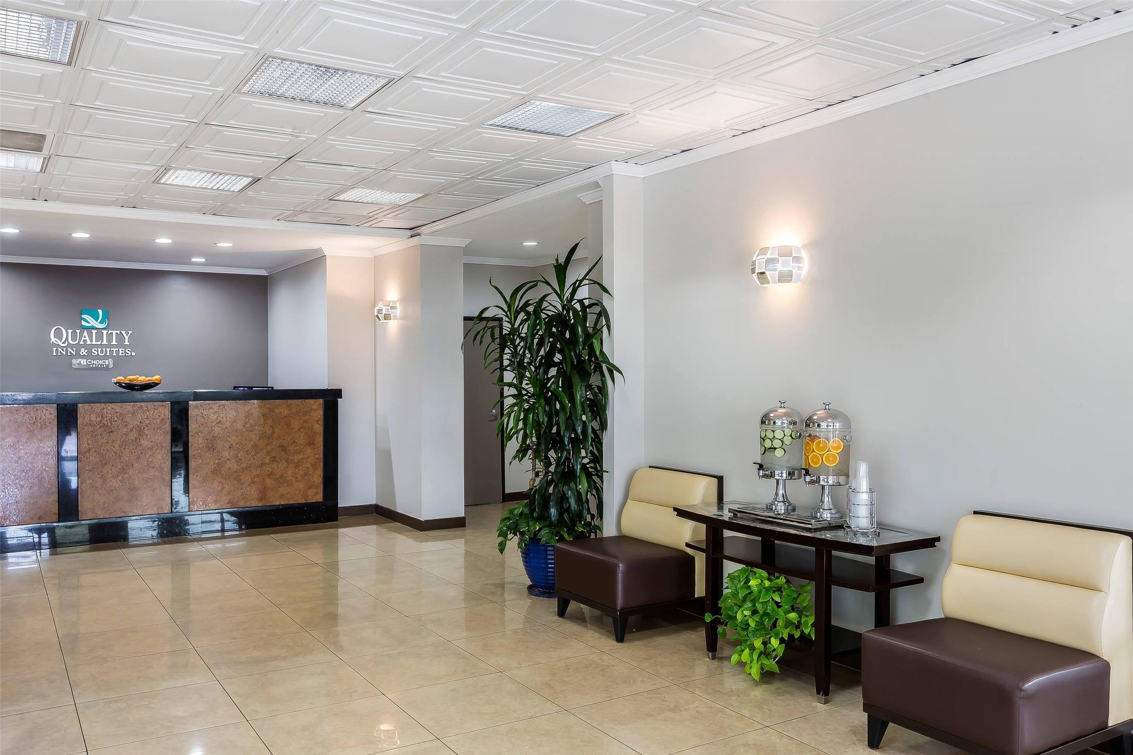 Quality Inn & Suites Los Angeles Airport - Stadium District 2/4
