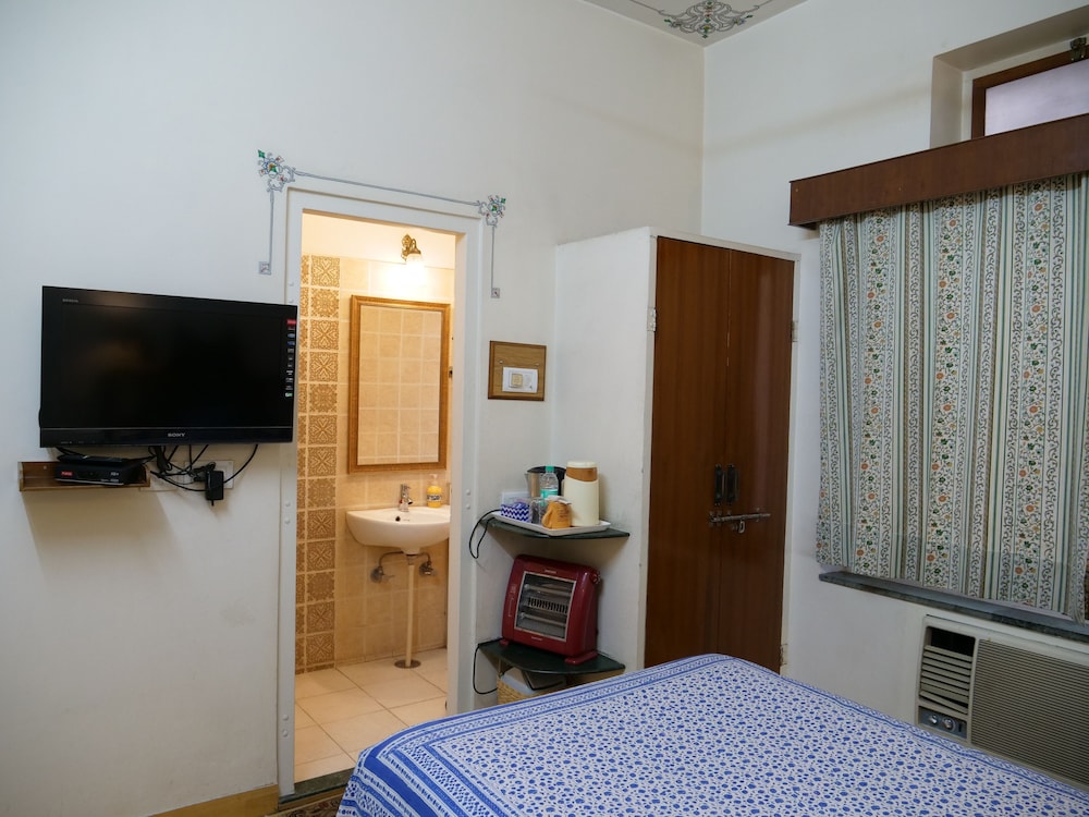 Hotel Arya Niwas 35/47