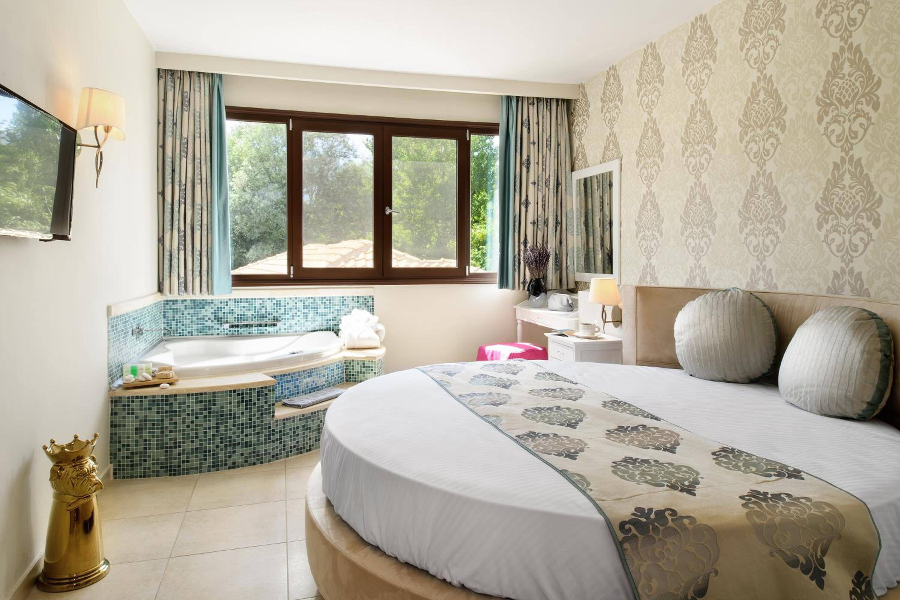Gold, Suite, Sea View