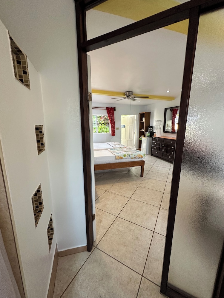 All Seasons Guest House 50/50
