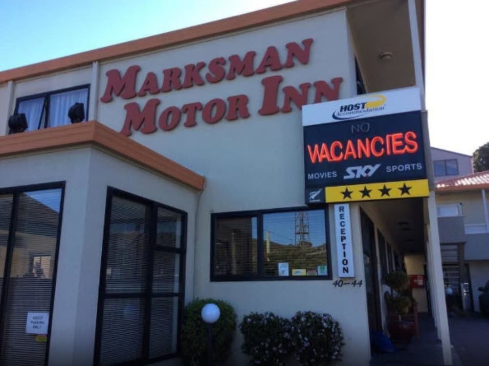 Marksman Motor Inn 2/47