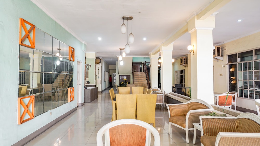 OYO 2085 Chrysanta Near RSUP Hasan Sadikin 36/40