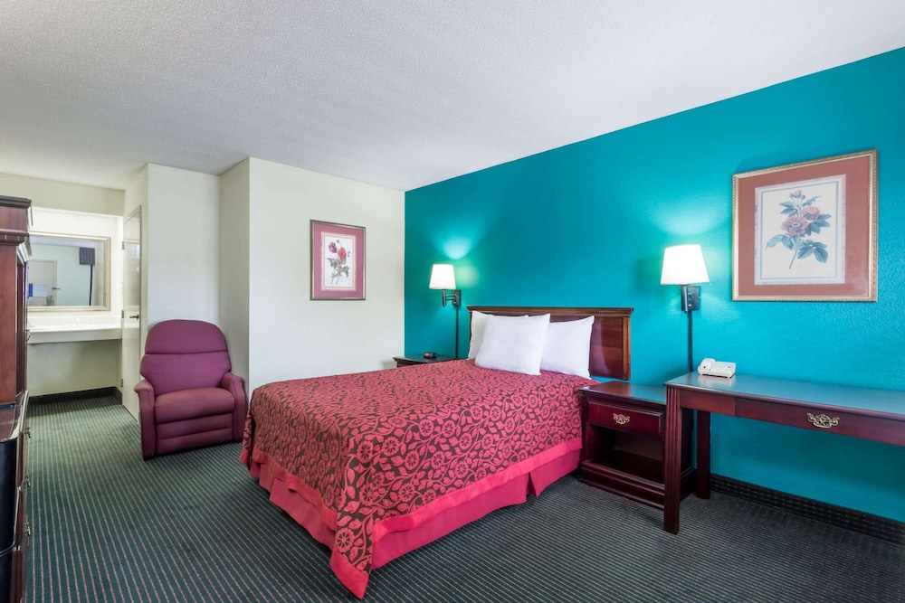 Days Inn By Wyndham Marianna 11/34