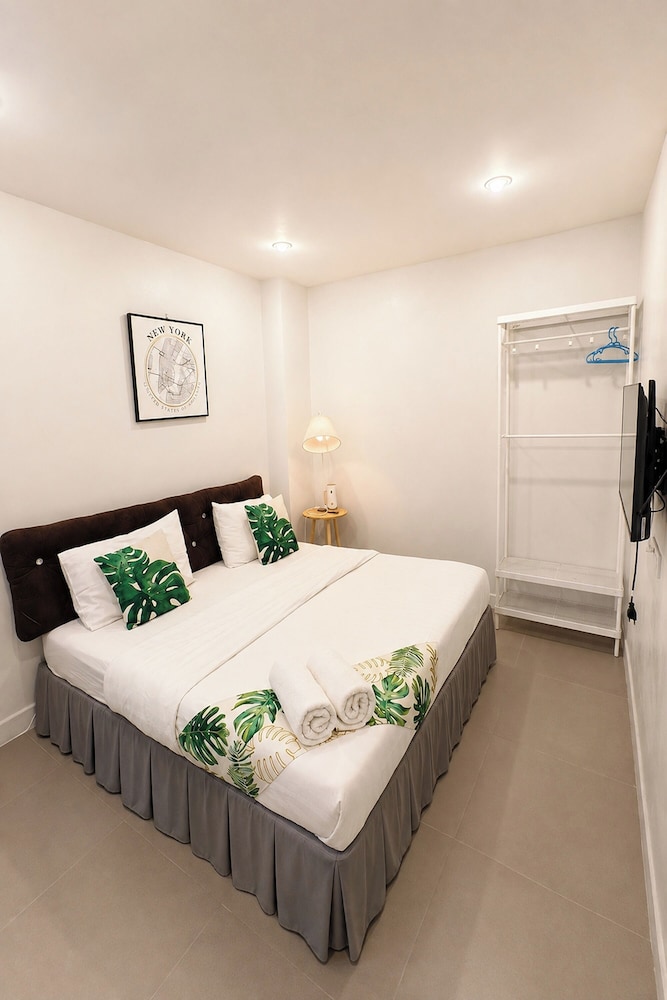 Private, Studio, Queen Bed