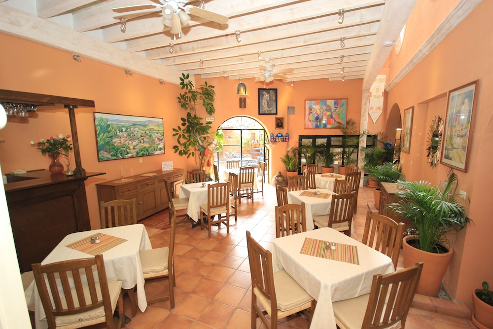 Villa Mirasol Hotel 64/74