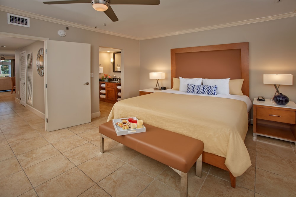 1 Bedroom, Suite, King Bed, Golf Course View, Sofa, Kitchen