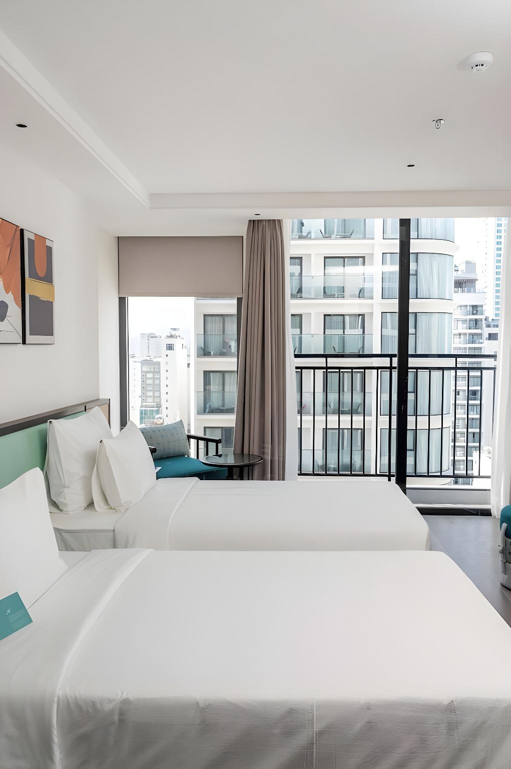 Senior, Single, 2 Double Beds, City View, Balcony