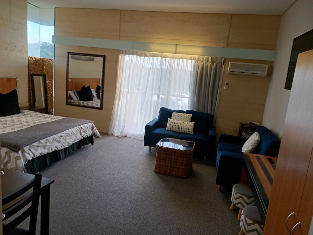 Yanchep Inn 7/41