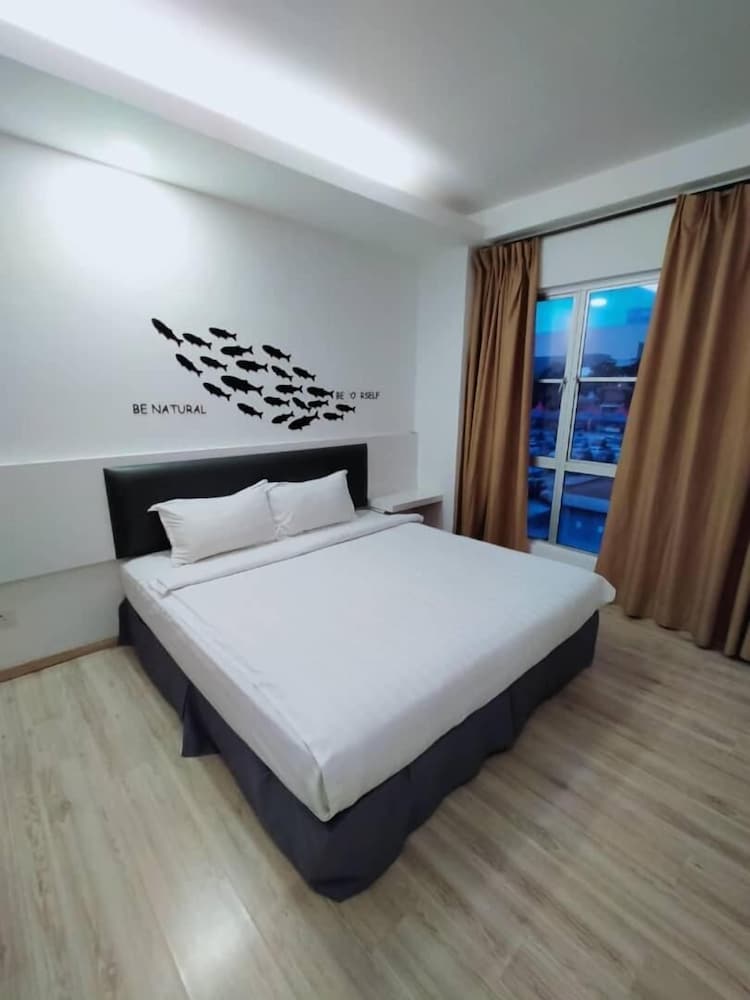 Hotel Zamburger Plaza Mahkota 40/67