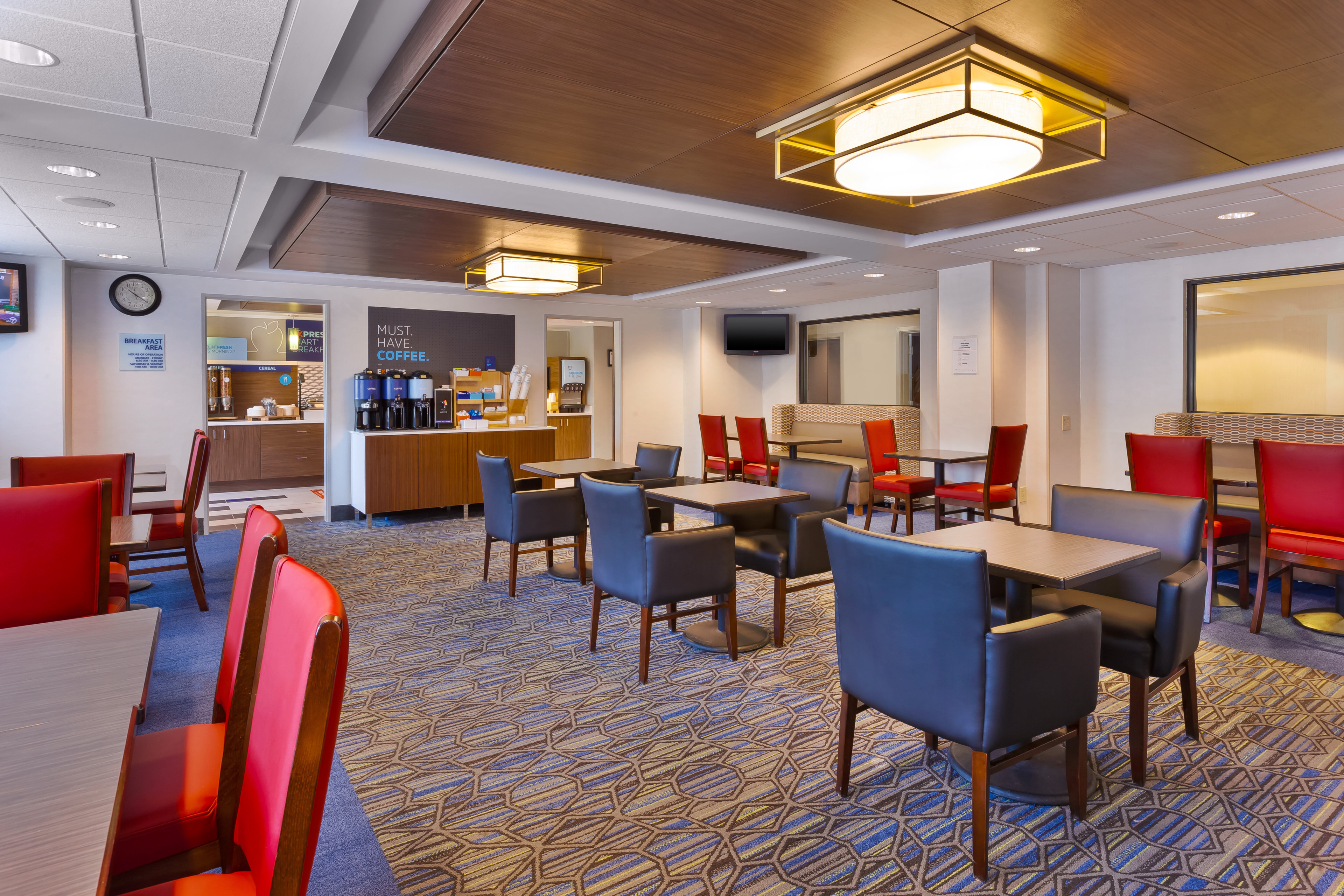 HOLIDAY INN EXPRESS WALDORF 48/64