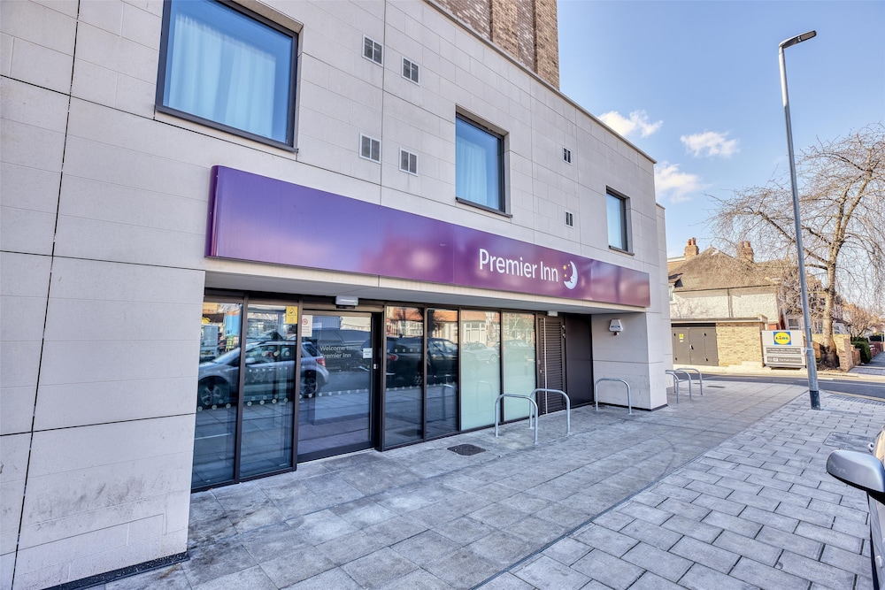 Premier Inn London Tooting hotel 38/43