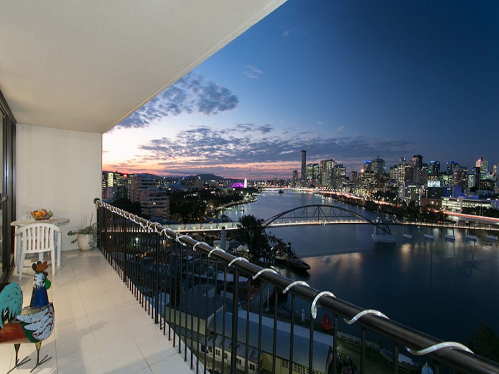 River Plaza Apartments 40/50