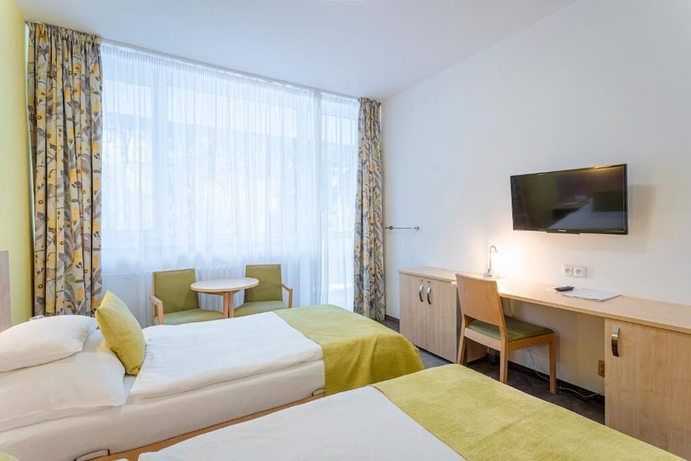 Hotel Behounek 24/77
