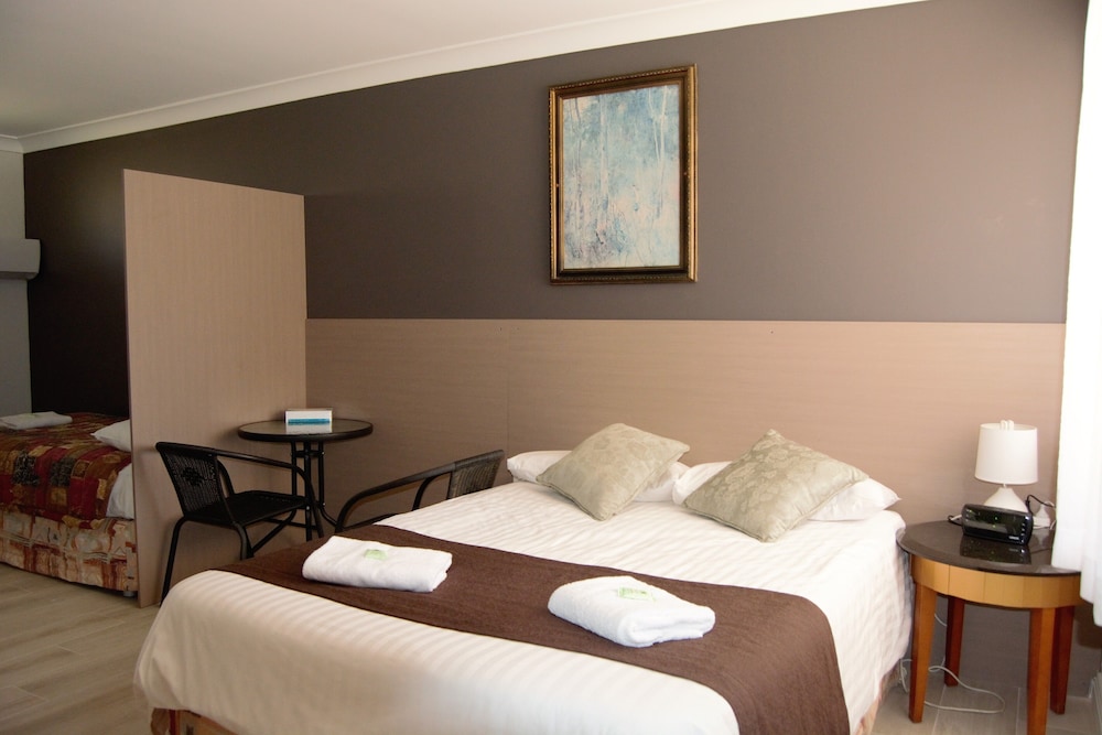 Civic Motor Inn Cowra 13/71