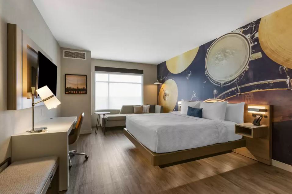 UPGRADE, SUITE, KING BED