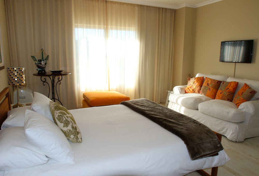 Dolphin Inn Guest House 13/74