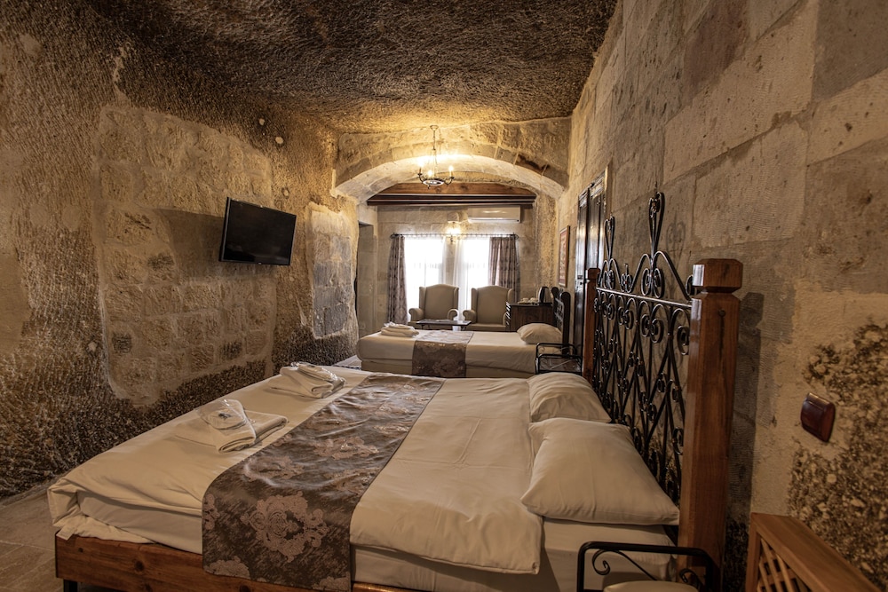 Travellers Cave Pension 27/50