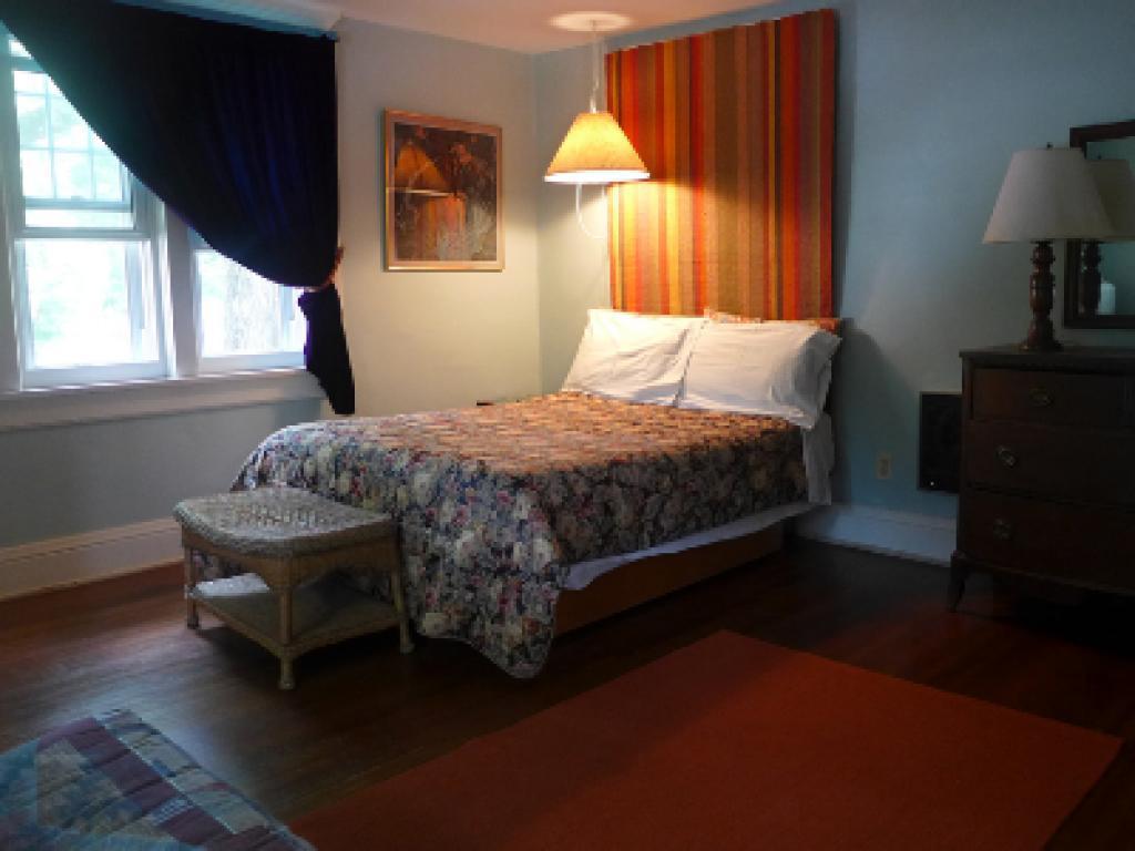 Blue, Queen Bed, Garden View, Private Bathroom