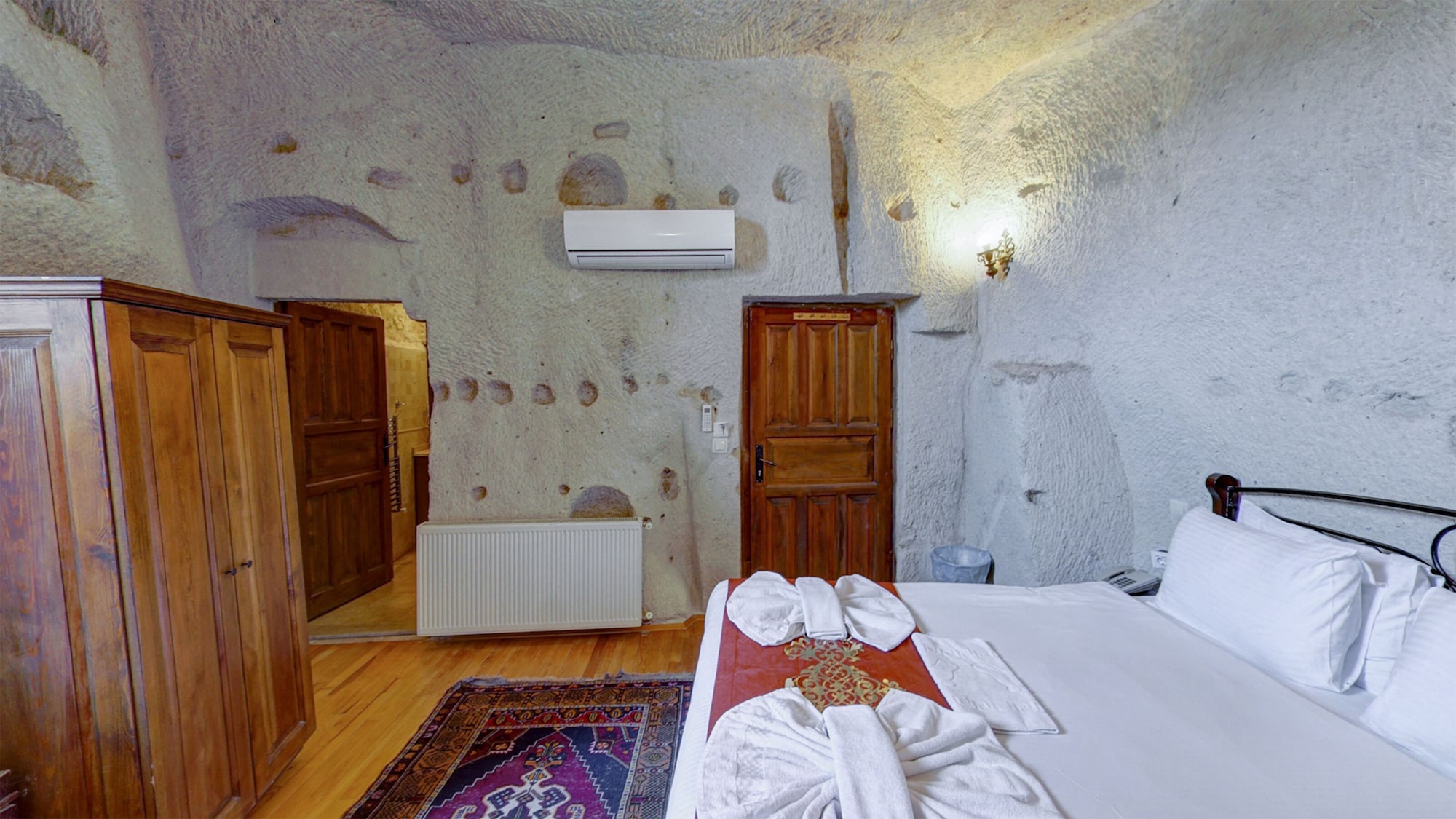 Traditional, Queen Bed, Dervish Cave House 3/10