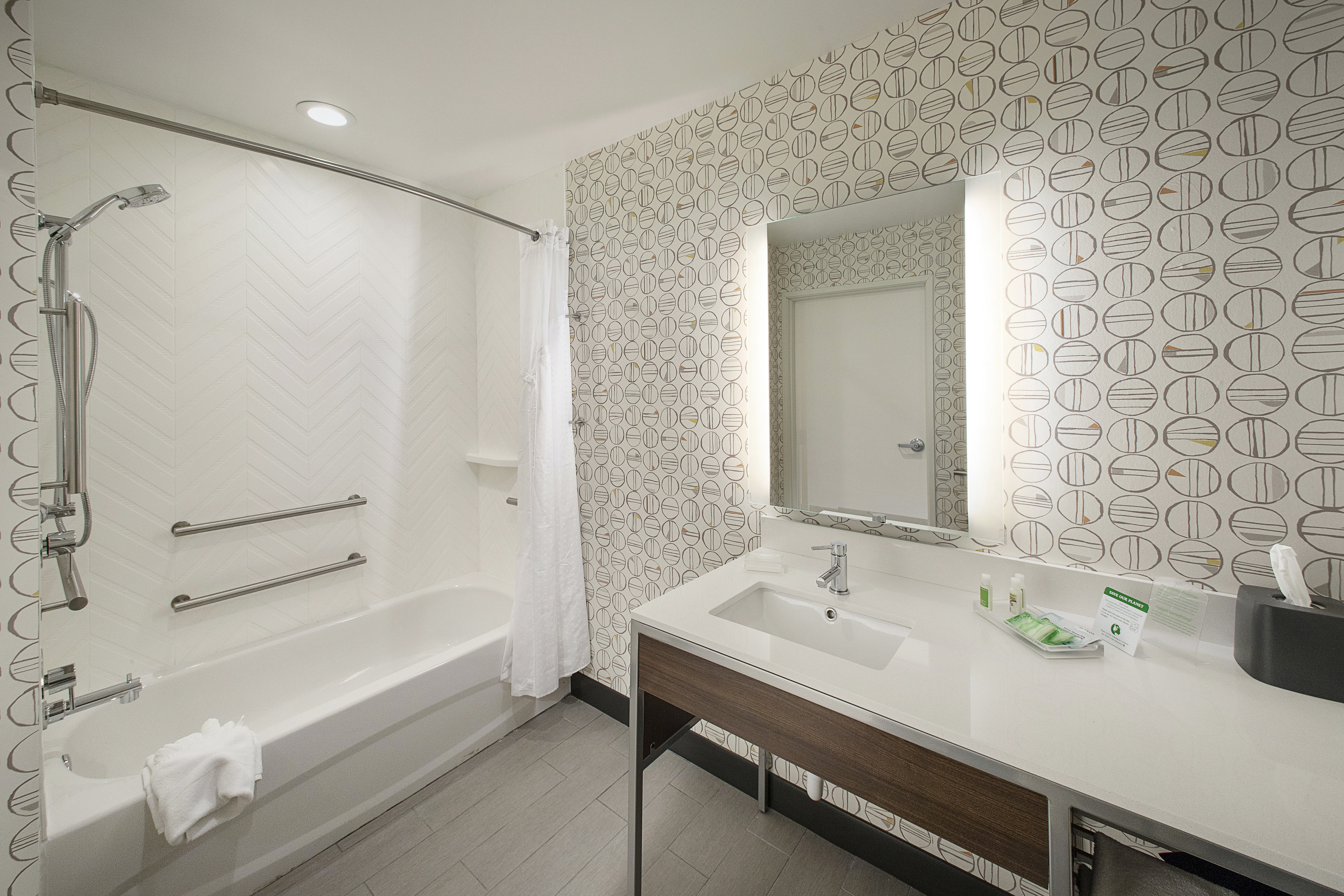 Holiday Inn Hotel Suites Decatur 68/69