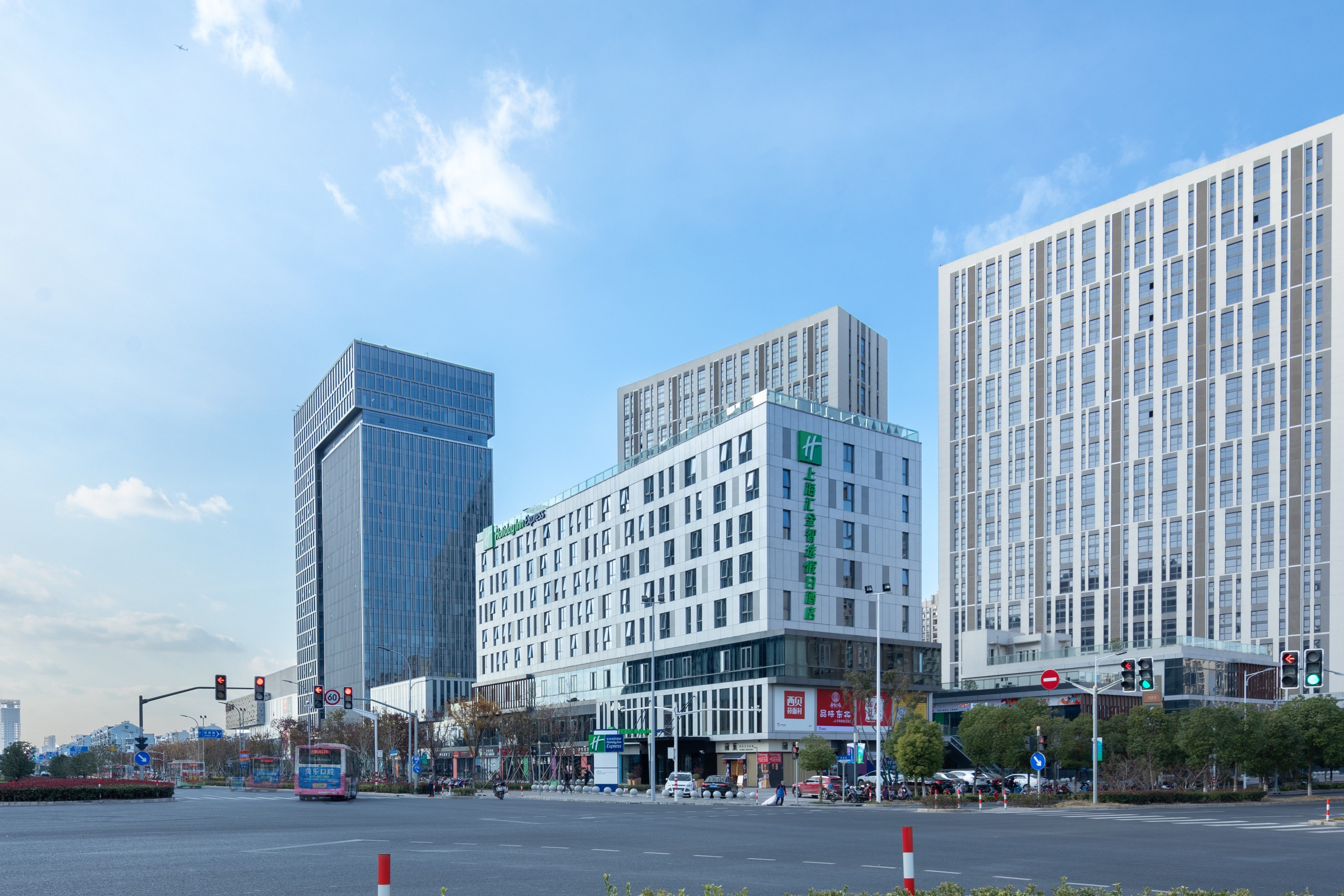 Holiday Inn Express Shanghai Huijin 5/24