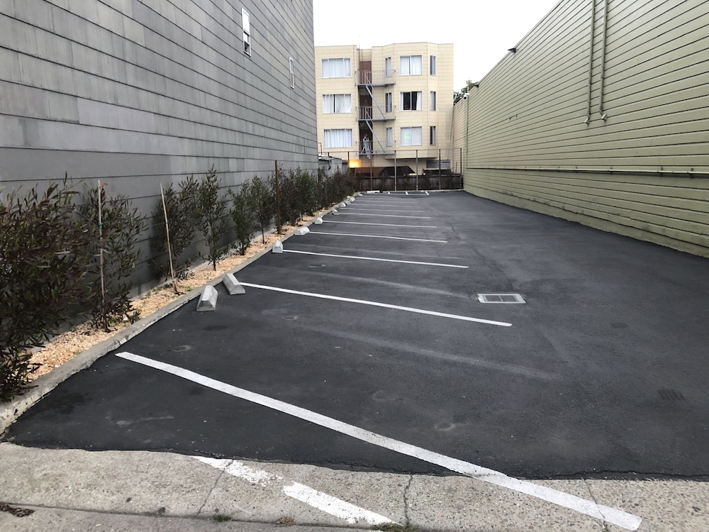 Lombard Plaza Motel 56/64