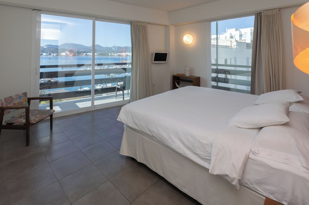 PANORAMIC, DOUBLE BED, SEA VIEW, BALCONY